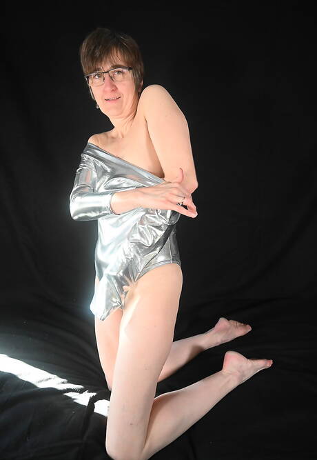 TAC Amateurs are pleased to offer you a free photos featuring Hot Milf xxx gallery 273002