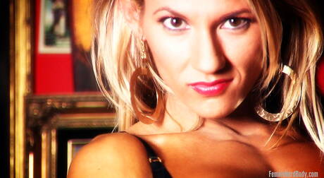 Female Hard Body are pleased to offer you xxx pictures featuring Abby Marie has a sexy form