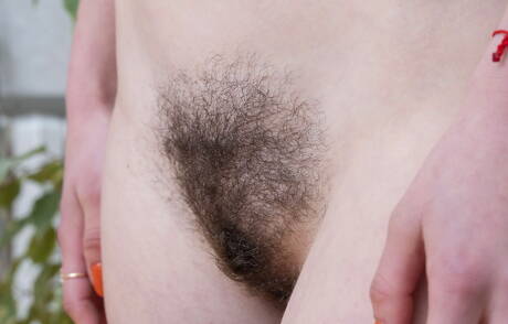 We Are Hairy invite you to explore a xxx photos with Cirly exhibit hot body