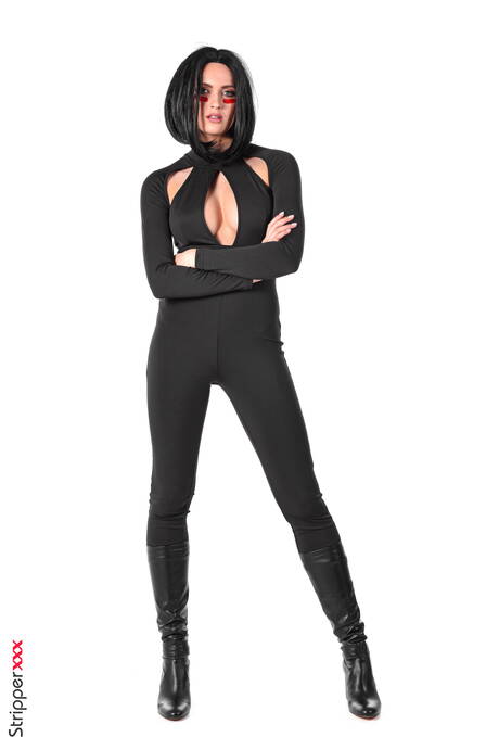 iStripper pleased to share with you a free photo gallery with Stacy Cruz in scene with inserting a toy in twat